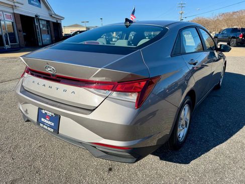 Used 2021 Hyundai Elantra SE w/ Cargo Package image 5