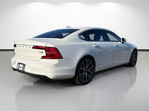 Used 2018 Volvo S90 T5 Momentum image 3