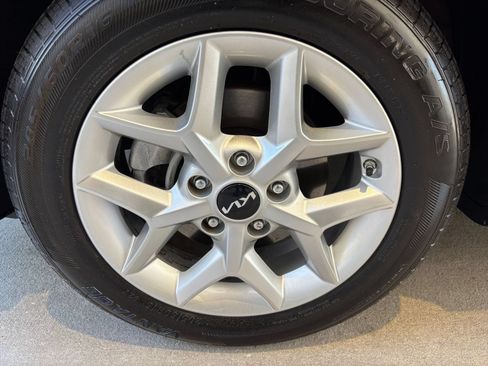 Used 2025 Kia Soul LX w/ LX Technology Package FWD image 30