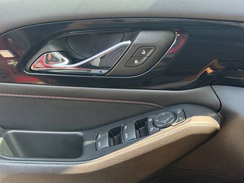 Used 2022 Chevrolet Traverse RS FWD image 26