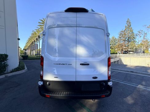 Used 2024 Ford Transit 250 148 High Roof AWD image 4