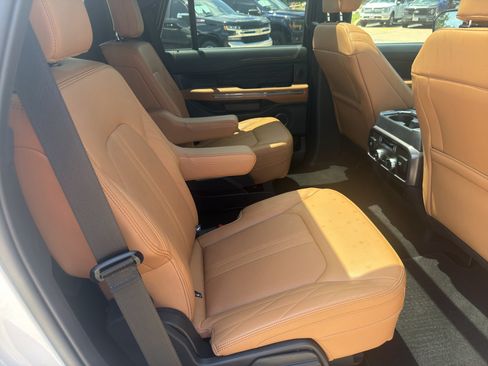 Used 2024 Ford Expedition Platinum RWD image 16