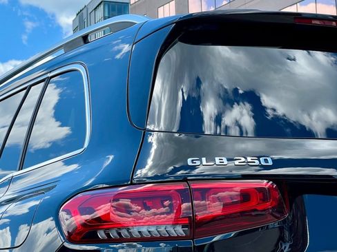 Certified 2022 Mercedes-Benz GLB 250 4MATIC image 11