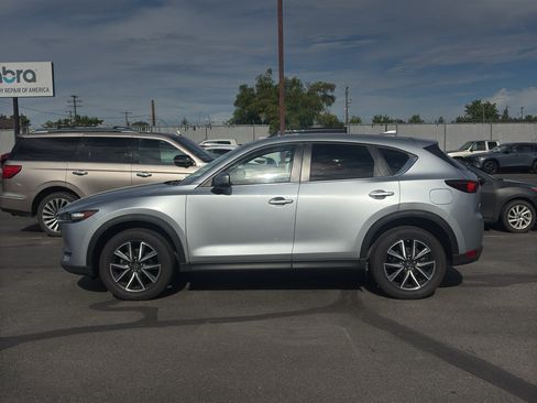 Used 2018 MAZDA CX-5 Touring w/ Preferred Equipment Package AWD/4WD image 4