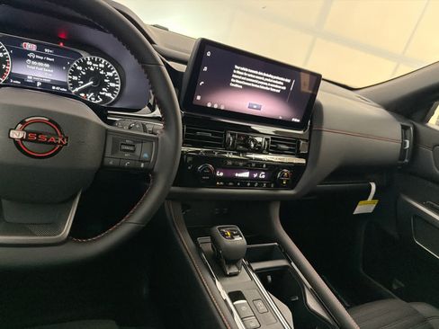 New 2026 Nissan Pathfinder Rock Creek w/ Rock Creek Premium Package AWD/4WD image 19
