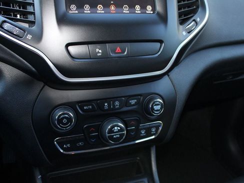 Used 2019 Jeep Cherokee Latitude Plus image 33