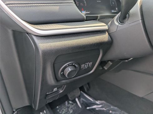 Used 2023 Jeep Grand Cherokee Altitude AWD/4WD image 23