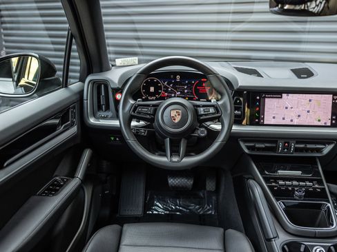 Certified 2026 Porsche Cayenne AWD/4WD image 12