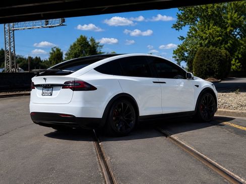 Used 2018 Tesla Model X 75D AWD/4WD image 3