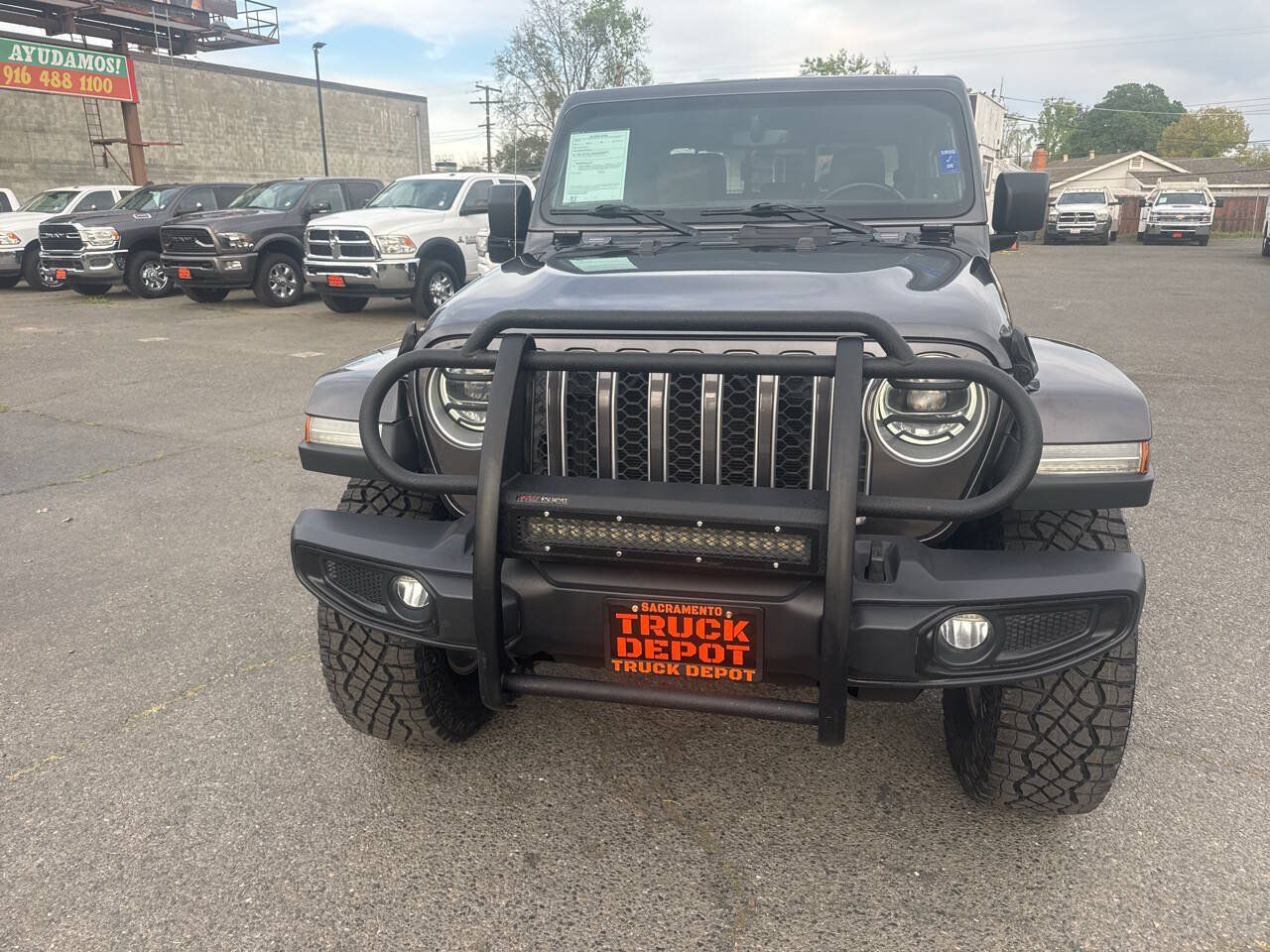 Used 2020 Jeep Gladiator Overland AWD/4WD image 3