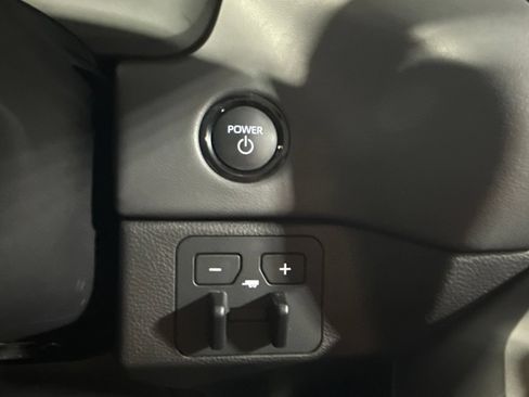 Used 2025 Toyota Sequoia Platinum AWD/4WD image 31