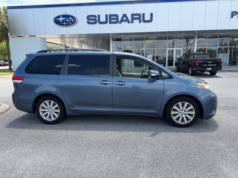 Used 2014 Toyota Sienna Limited w/ Limited Premium Package FWD image 2