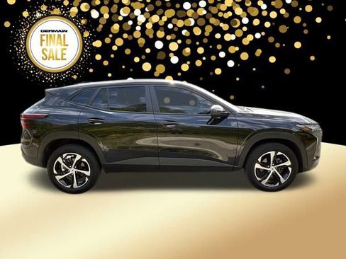 Used 2024 Chevrolet Trax RS w/ Sunroof Package image 7