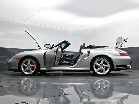 Used 2004 Porsche 911 Turbo image 32