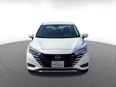 Used 2025 Nissan Versa SV image 4