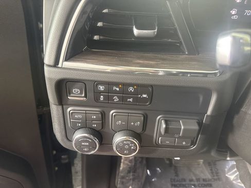 Used 2025 Chevrolet Tahoe Z71 w/ Z71 Off-Road Package AWD/4WD image 18