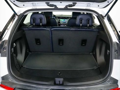 Used 2022 Chevrolet Bolt EUV LT w/ Convenience Package FWD image 22