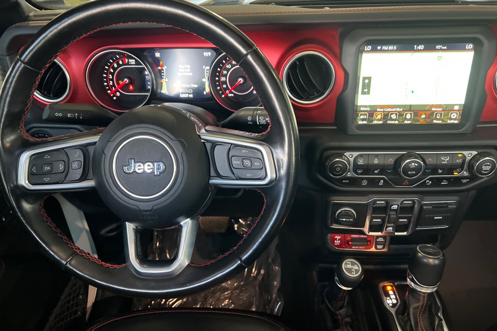 Used 2021 Jeep Gladiator Rubicon AWD/4WD image 16