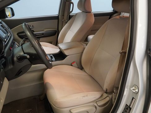 Used 2018 Kia Sedona L image 3