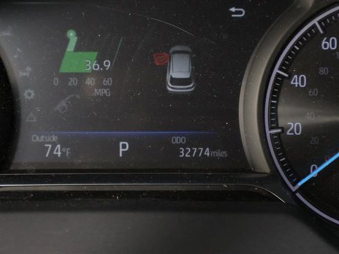 Used 2023 Toyota Venza LE image 17