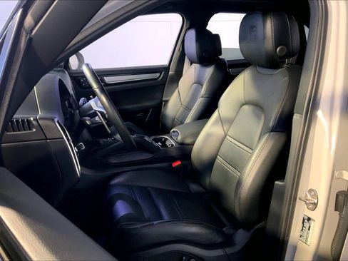 Used 2022 Porsche Cayenne Platinum Edition image 5