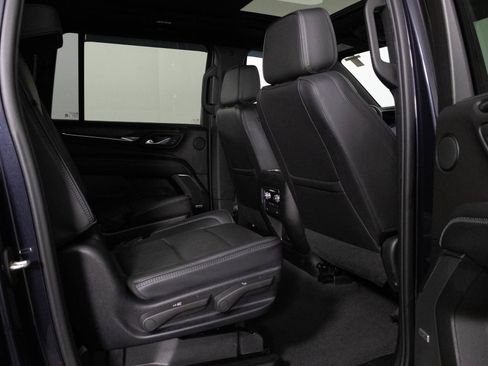 Used 2023 GMC Yukon XL Denali AWD/4WD image 38