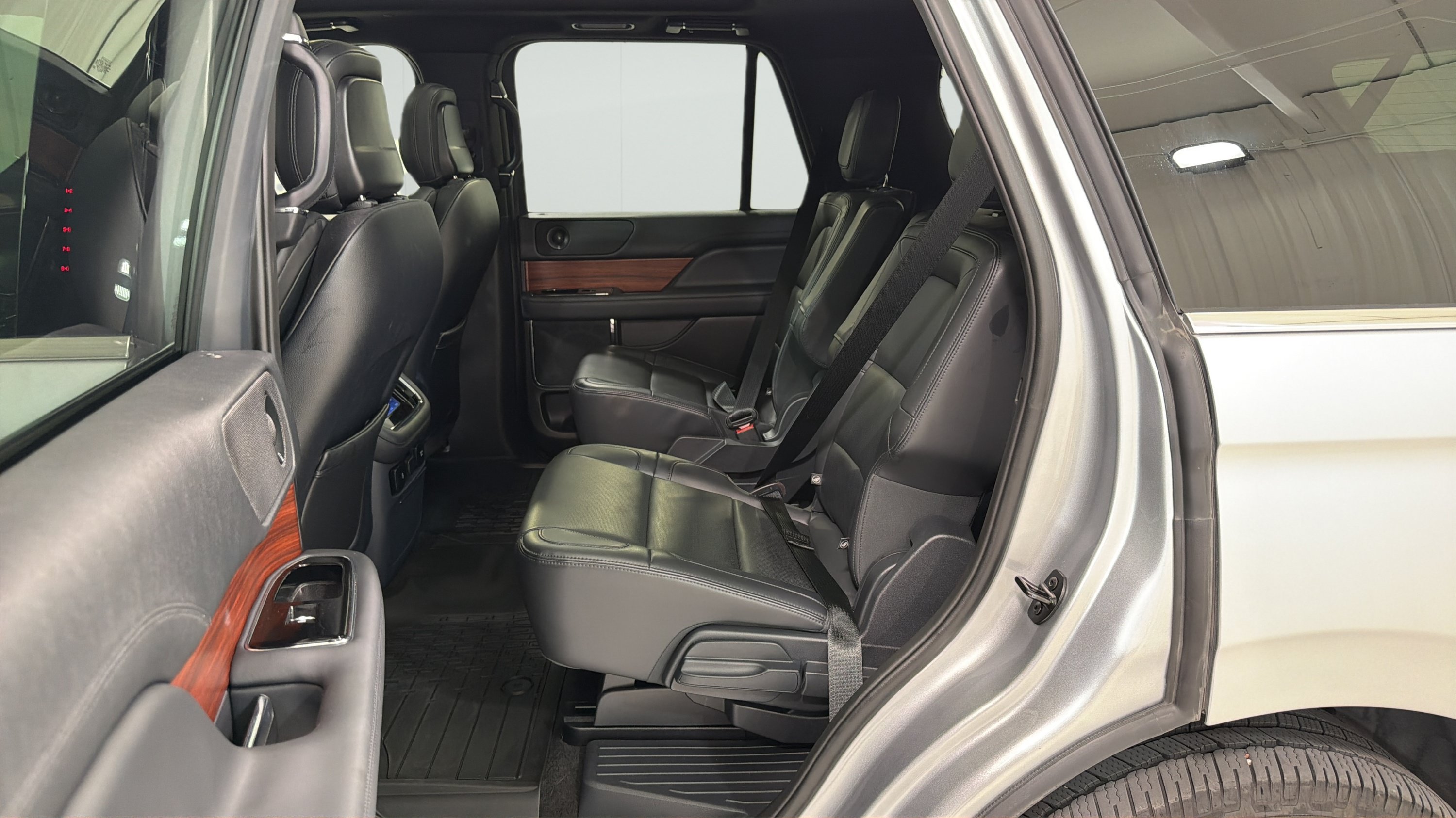 Used 2023 Lincoln Navigator 4WD image 22