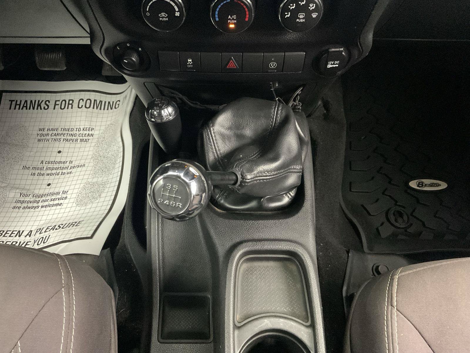 Used 2015 Jeep Wrangler Unlimited Sahara AWD/4WD image 14