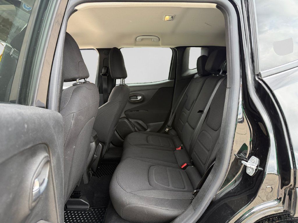 Used 2021 Jeep Renegade Latitude w/ Convenience Group AWD/4WD image 37