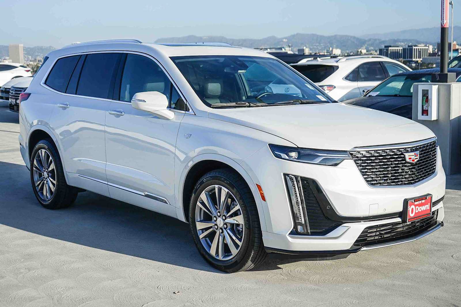 Used 2025 Cadillac XT6 Premium Luxury FWD image 3