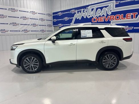 Used 2024 Nissan Pathfinder SL w/ SL Premium Package AWD/4WD image 3