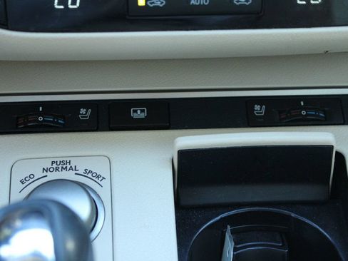 Used 2014 Lexus ES 300h w/ Luxury Package w/Bamboo Trim FWD image 19
