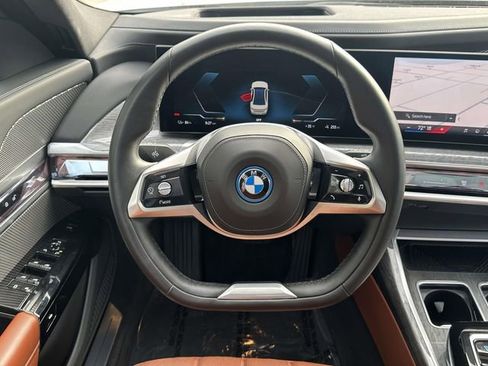 Certified 2025 BMW i7 xDrive60 image 23