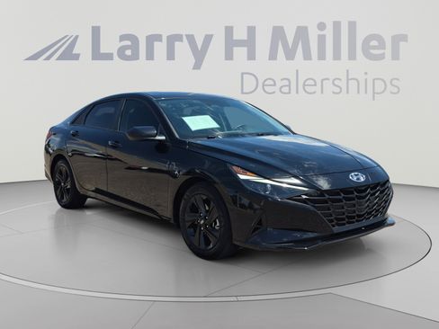 Used 2023 Hyundai Elantra SEL w/ Cargo Package FWD image 7
