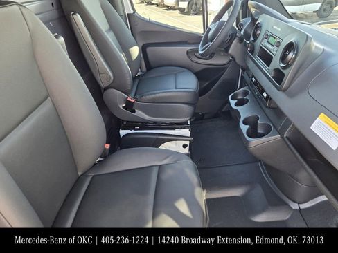 Used 2025 Mercedes-Benz Sprinter 2500 image 14