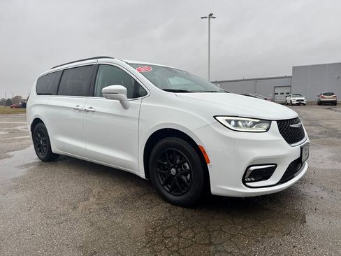 Used 2022 Chrysler Pacifica Touring-L image 7