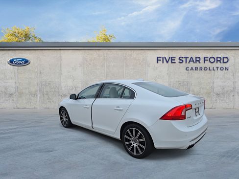 Used 2018 Volvo S60 T5 Inscription image 6