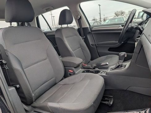 Used 2017 Volkswagen Golf S image 22