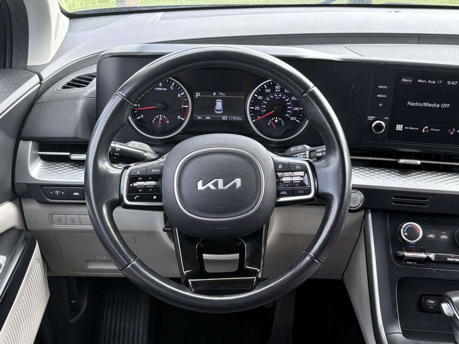 Used 2023 Kia Carnival LX FWD image 7