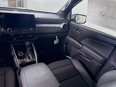 New 2025 Chevrolet Colorado LT w/ LT Convenience Package image 17