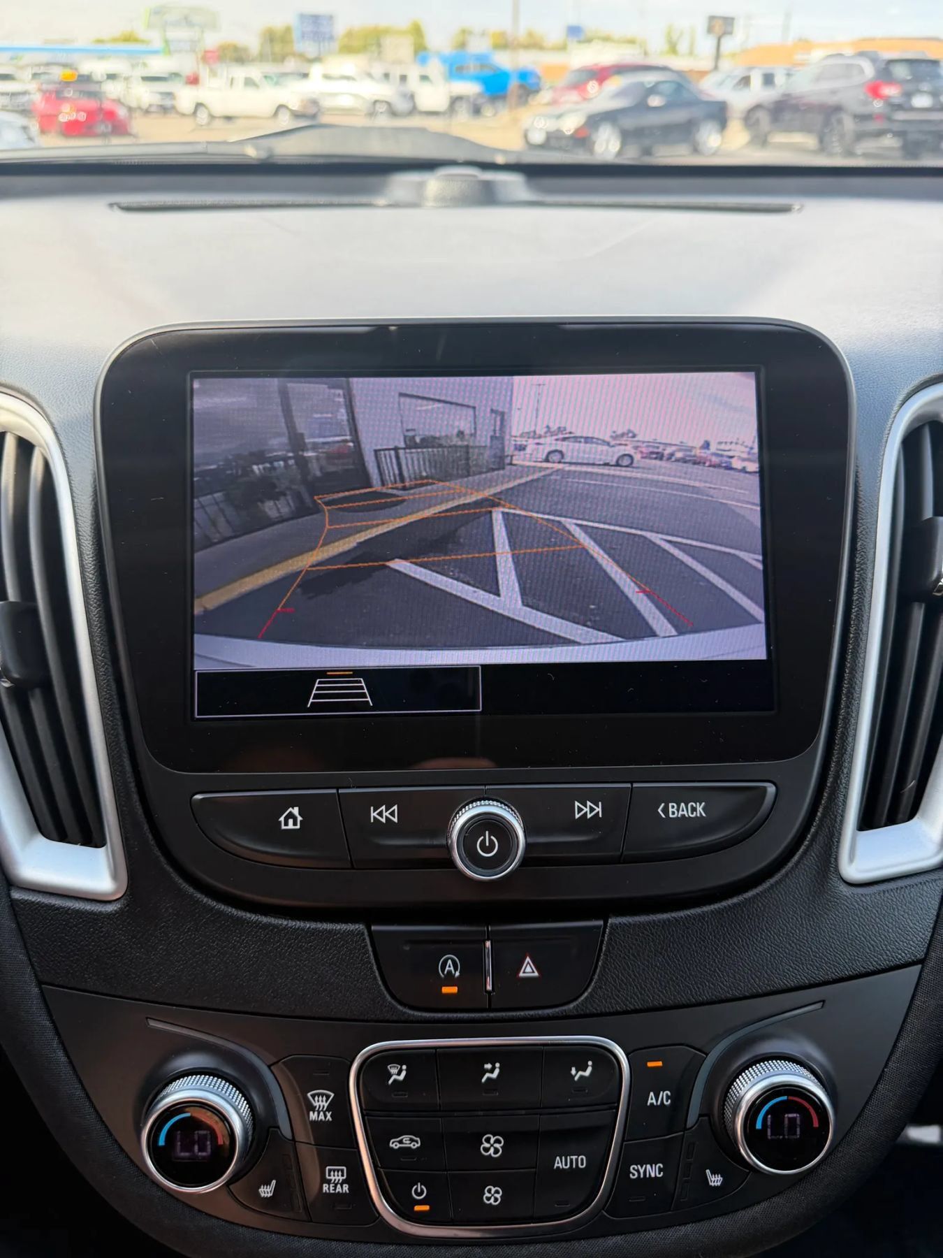 Used 2022 Chevrolet Malibu LT FWD image 23
