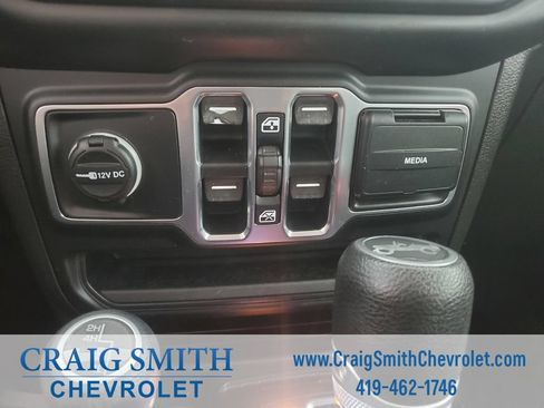 Used 2019 Jeep Wrangler Unlimited Sahara w/ Cold Weather Group AWD/4WD image 28