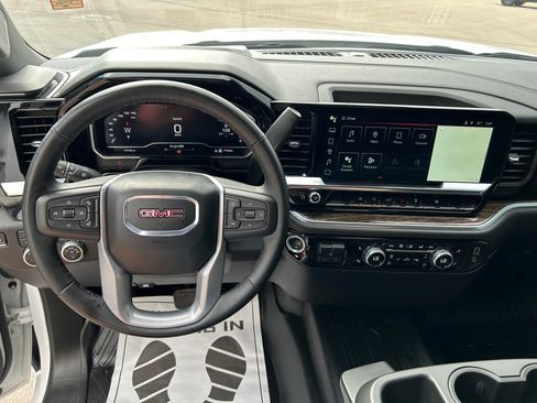 Used 2024 GMC Sierra 1500 Elevation AWD/4WD image 11