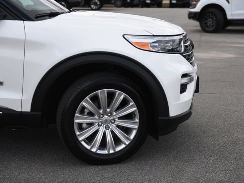 Used 2024 Ford Explorer King Ranch w/ Technology Package image 3