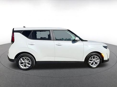 Used 2025 Kia Soul LX w/ LX Technology Package image 16