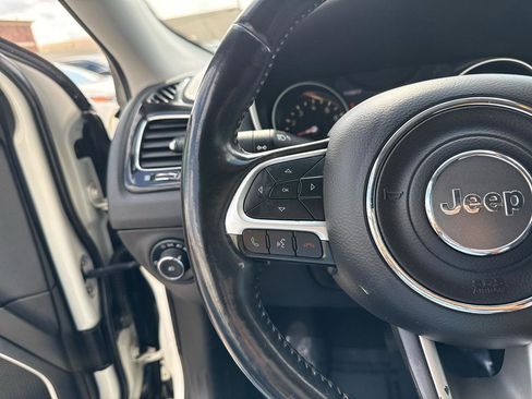 Used 2018 Jeep Compass Limited FWD image 17