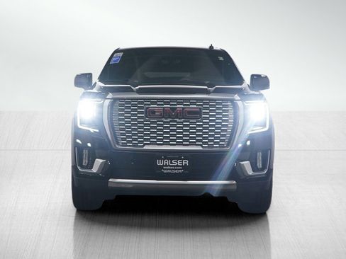 Used 2022 GMC Yukon XL Denali w/ Denali Premium Package image 8