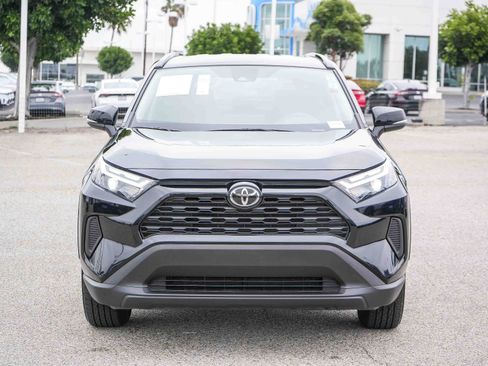 Used 2025 Toyota RAV4 XLE AWD/4WD image 2