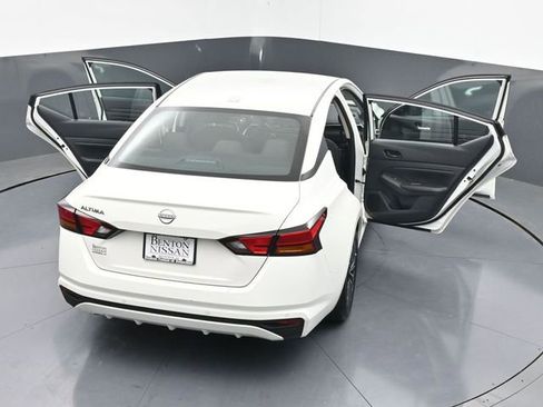 Used 2025 Nissan Altima 2.5 SV FWD image 46