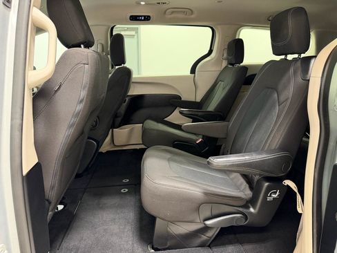 Used 2023 Chrysler Voyager LX FWD image 24